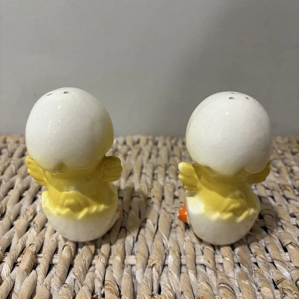 VTG Retro Japan Ceramic‎ Baby Chickens Emerging From Eggs Salt & Pepper Shakers